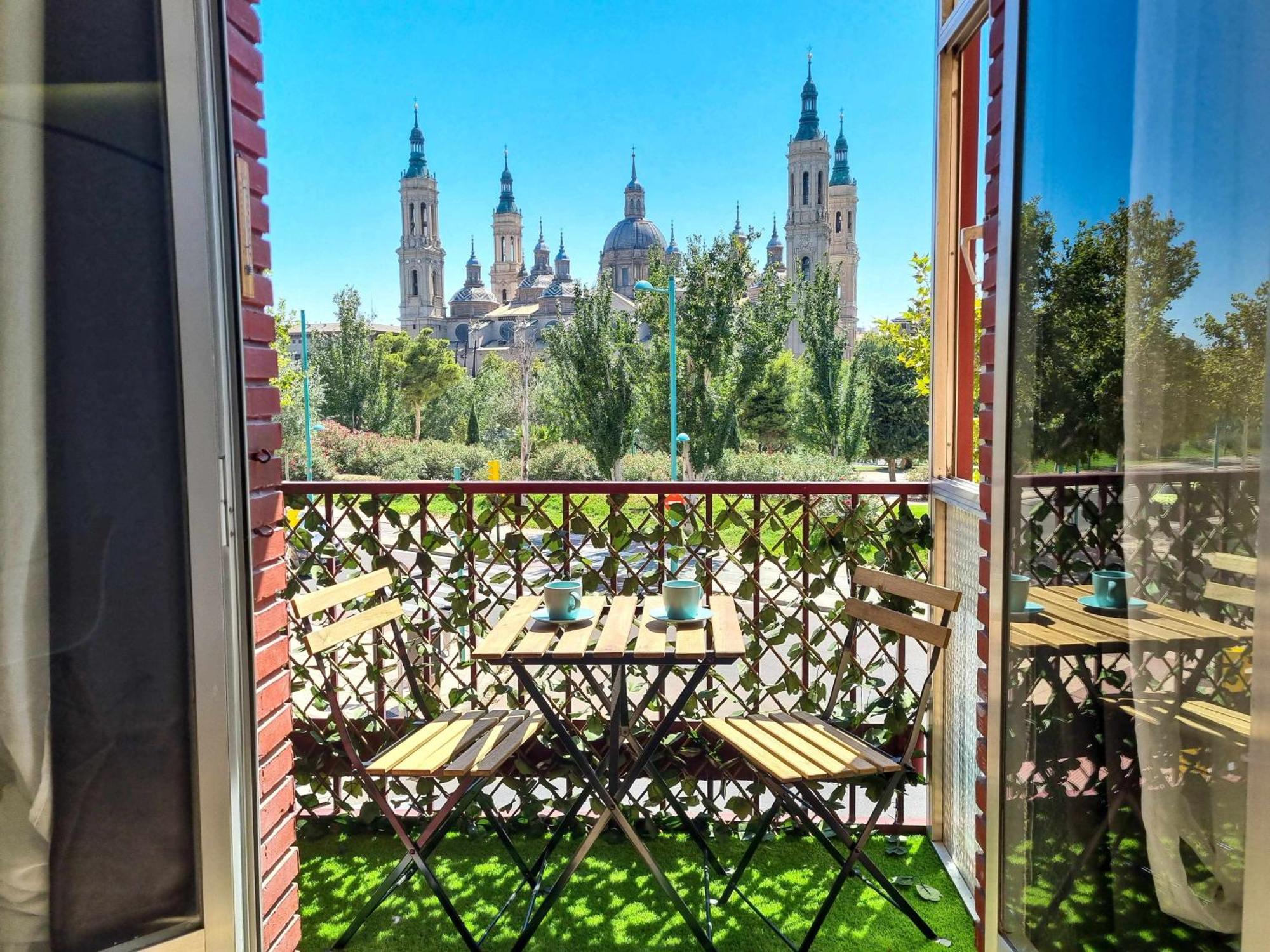 Front Views To El Pilar Comotucasa سرقسطة المظهر الخارجي الصورة